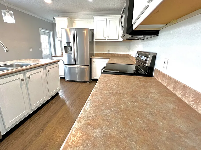 205 S Elm St — Photo 33