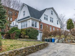 9-11 Old Boston Post Rd, New Rochelle, NY 10801