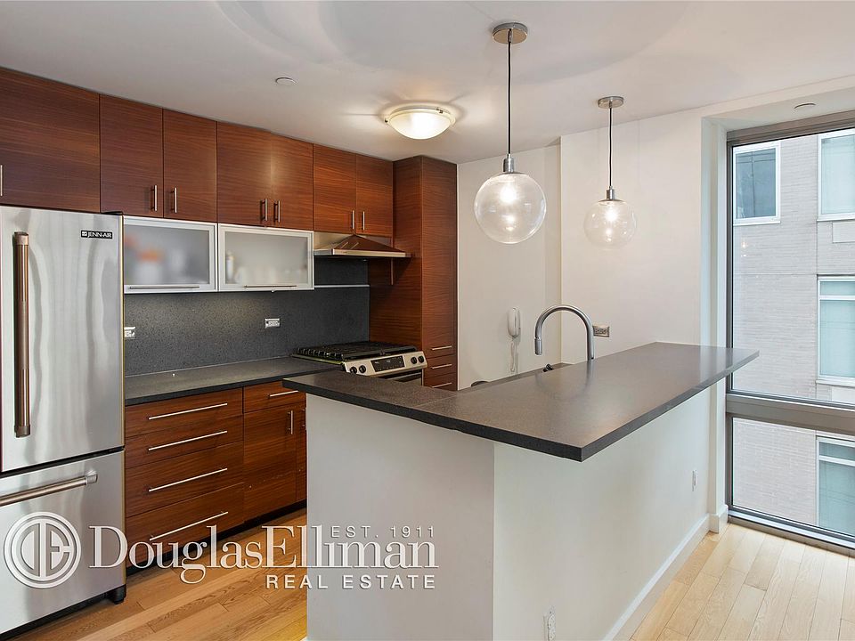 1st image of 225-227 W 60th St #16C