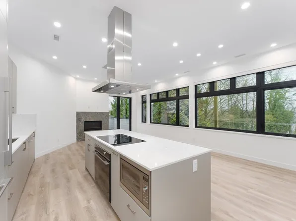 1123 Keith Rd E, North Vancouver, BC V7J 2J4