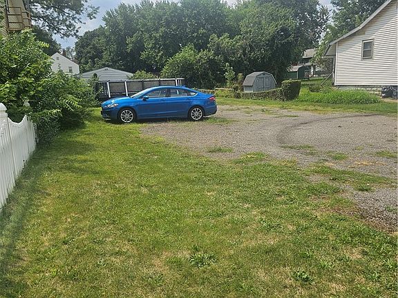 2nd image of 1601 Superior Ave NE