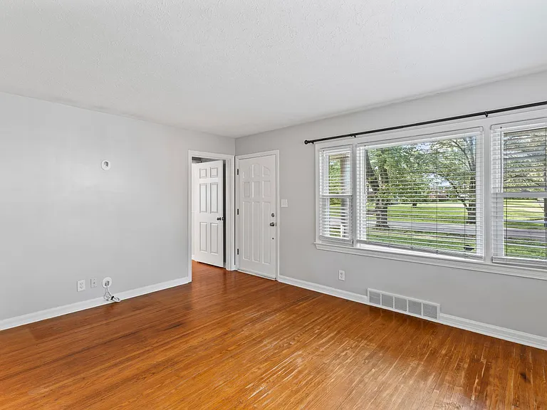 4227 Hillbrook Dr — Photo 8