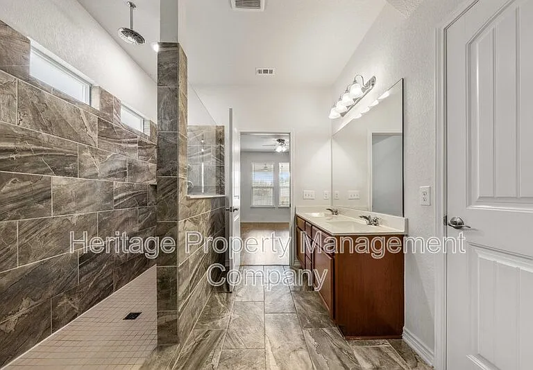 7347 Bluebonnet Bay — Photo 21