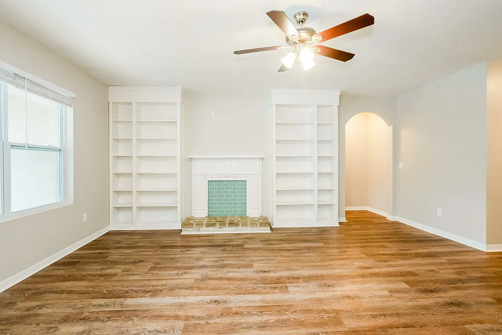 4 bed, 2.0 bath, 2093 sqft, $2,715 — Photo 3