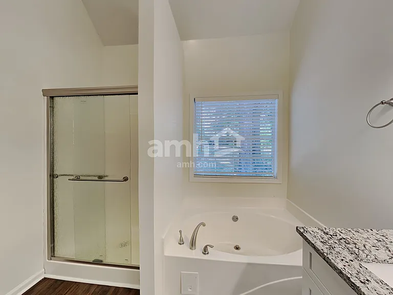 805 Lincoln Sq — Photo 13