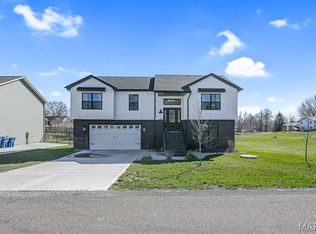 1080 Barbados Dr, Edwardsville, IL 62025