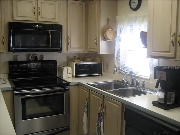 5th image of 6615 SE 52nd St
