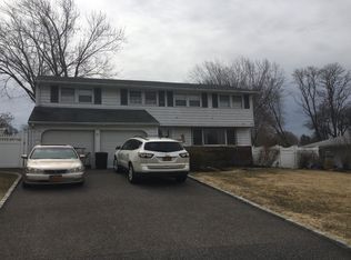 32 Donna Ln, Commack, NY 11725