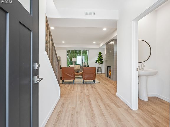 2nd image of 3821 SE 8th Ave