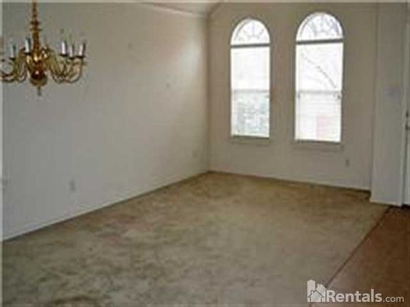 2nd image of 2225 Garden Crest Dr