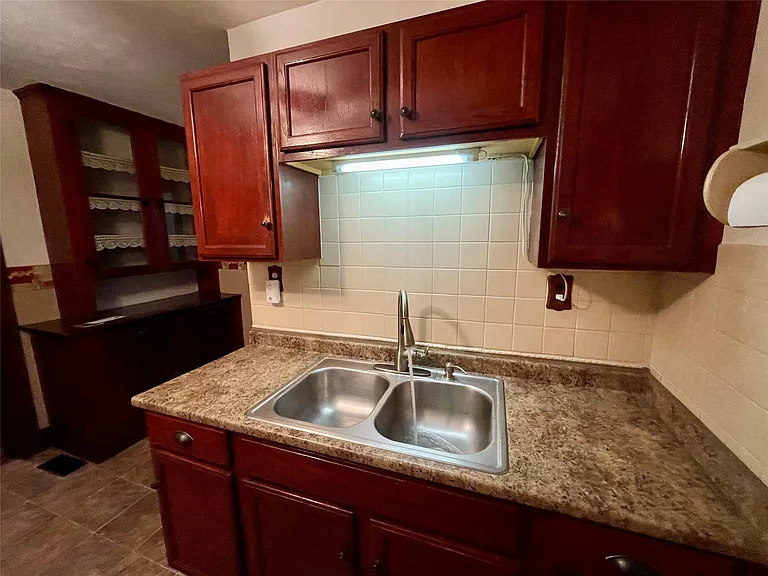 112 N Roosevelt Ave — Photo 21