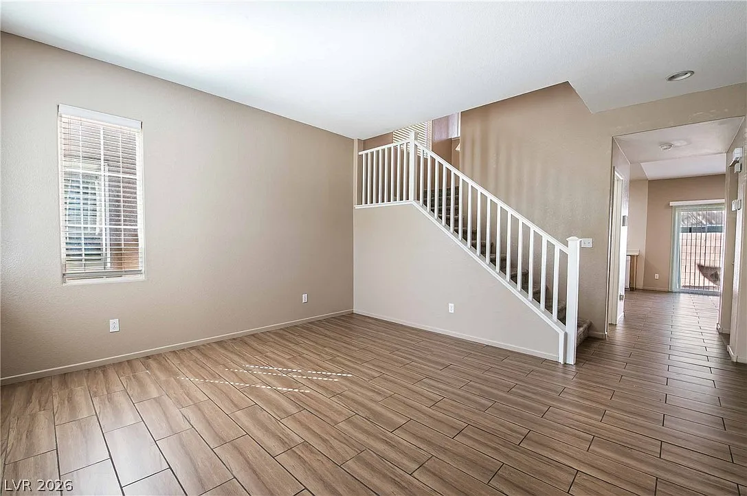 3 bed, 2.5 bath, 1902 sqft, $1,955 — Photo 3