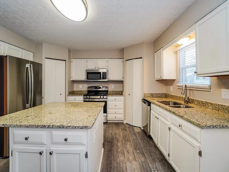 324 Harland Dr — Photo 8