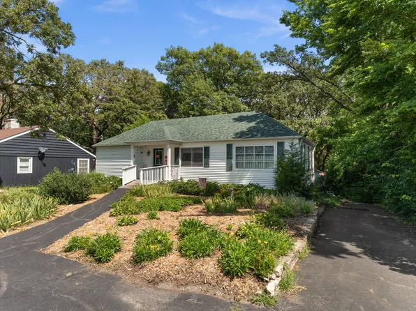 319 S Lincolnway St, North Aurora, IL 60542