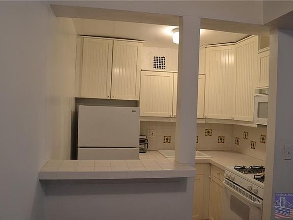 4th image of 632 Warburton Ave APT 5D