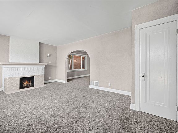 4th image of 3825 Waverly St #1