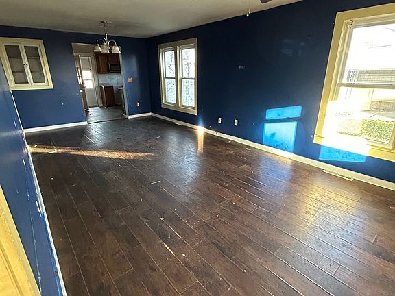 4th image of 608 N High St
