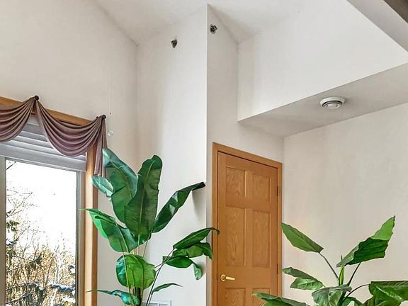 2nd image of 5200 Pathways Ave Unit 302