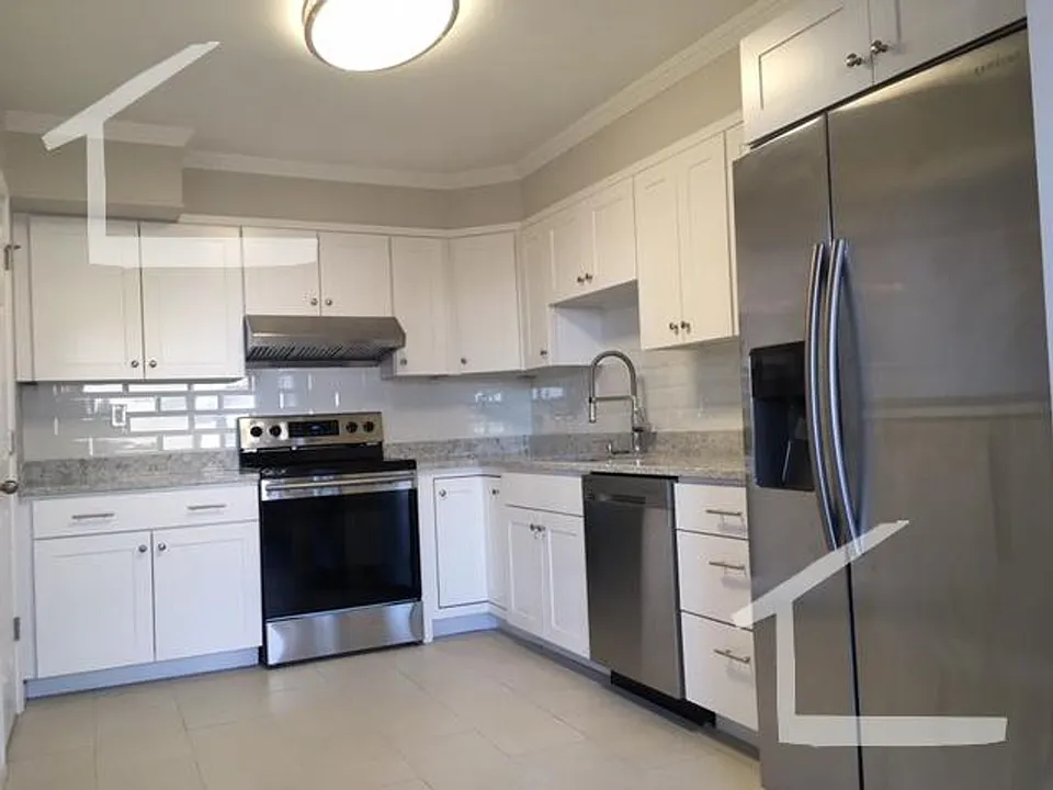 20 Hammond Pond Pkwy #307B