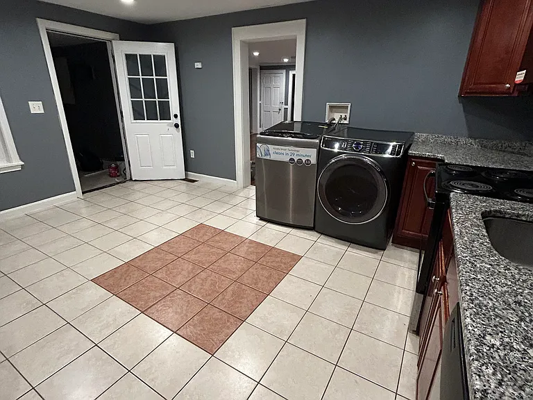 733 Pleasant St #1 — Photo 10