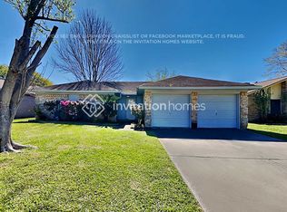 410 Buoy Rd, Webster, TX 77598