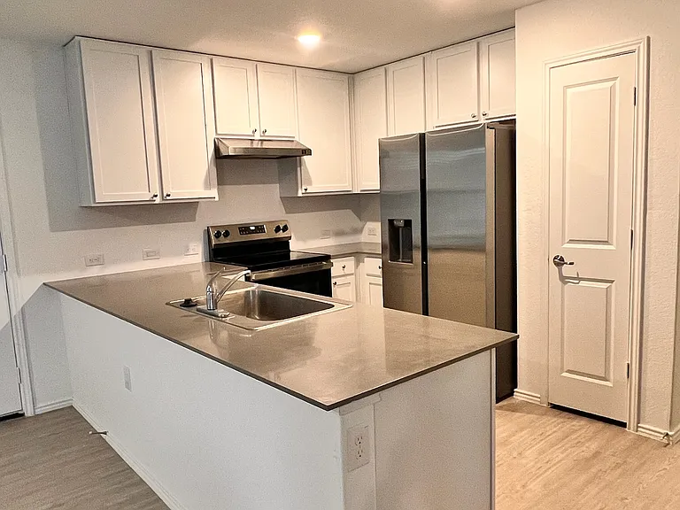 1115 Janzen Rd — Photo 3