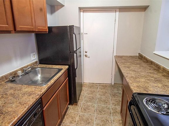 5th image of 5576 Pershing Ave APT 22