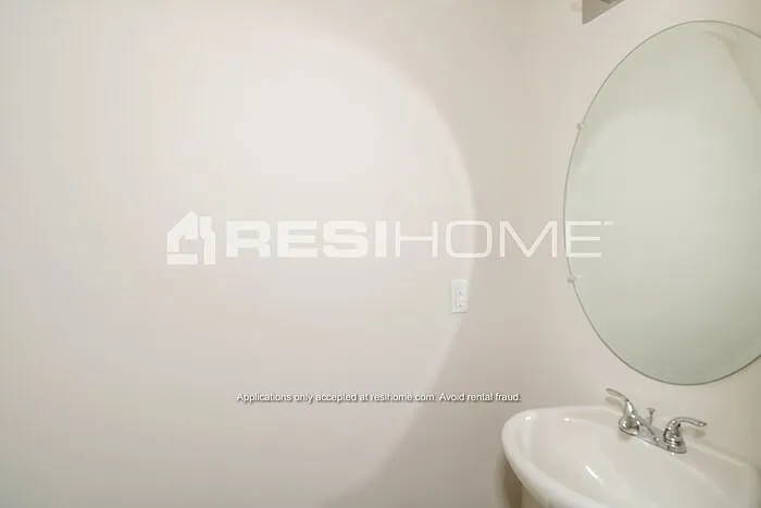 194 Queens Cir — Photo 14