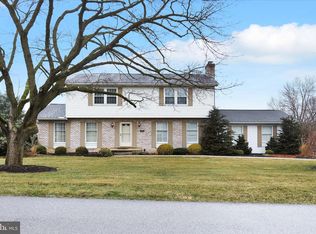 447 Larkspur Ln E, Chambersburg, PA