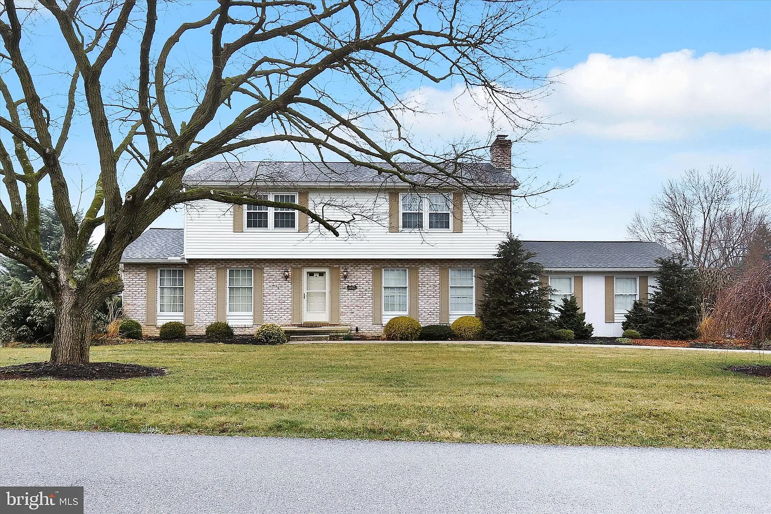 447 Larkspur Ln E photo 1