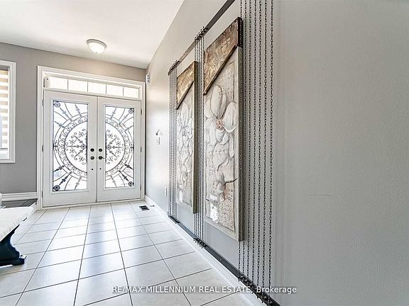 4th image of 19 Durango Dr