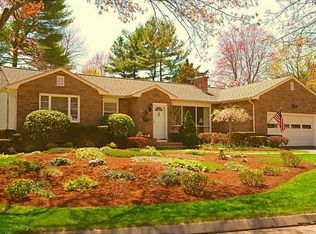 9 Lister Dr, Barrington, RI 02806