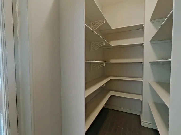 6162 Maynard Cres NW — Photo 8