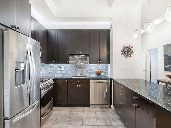 4th image of 529 W 42nd St APT 5N