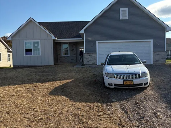 8009 Sedge Grass Rd, Lane Lysander, NY 13027