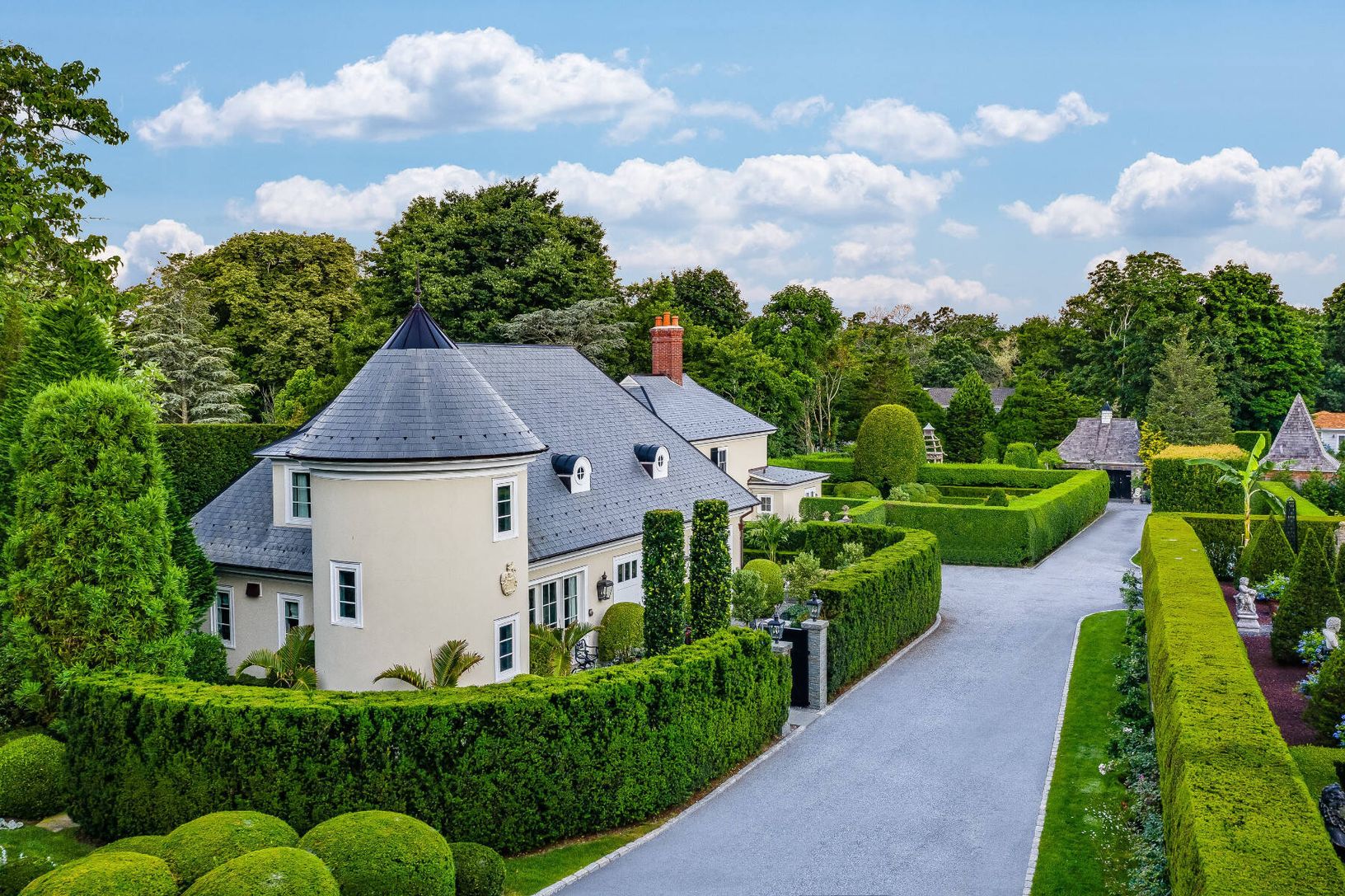  Carriage House