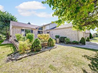 39506 Bella Vista Dr, Sterling Heights, MI 48313