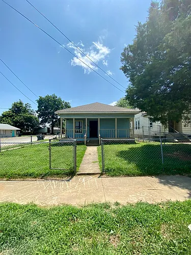 411 Sharp St Photo 1
