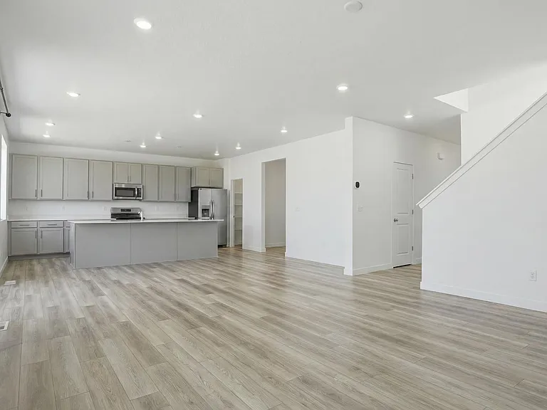 154 E Parade Ave — Photo 13