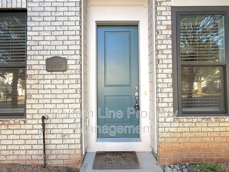 3 bed, 2.5 bath, 1593 sqft, $2,800 — Photo 2