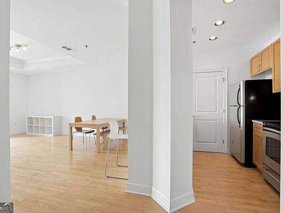 3rd image of 325 E Paces Ferry Rd NE APT 1606