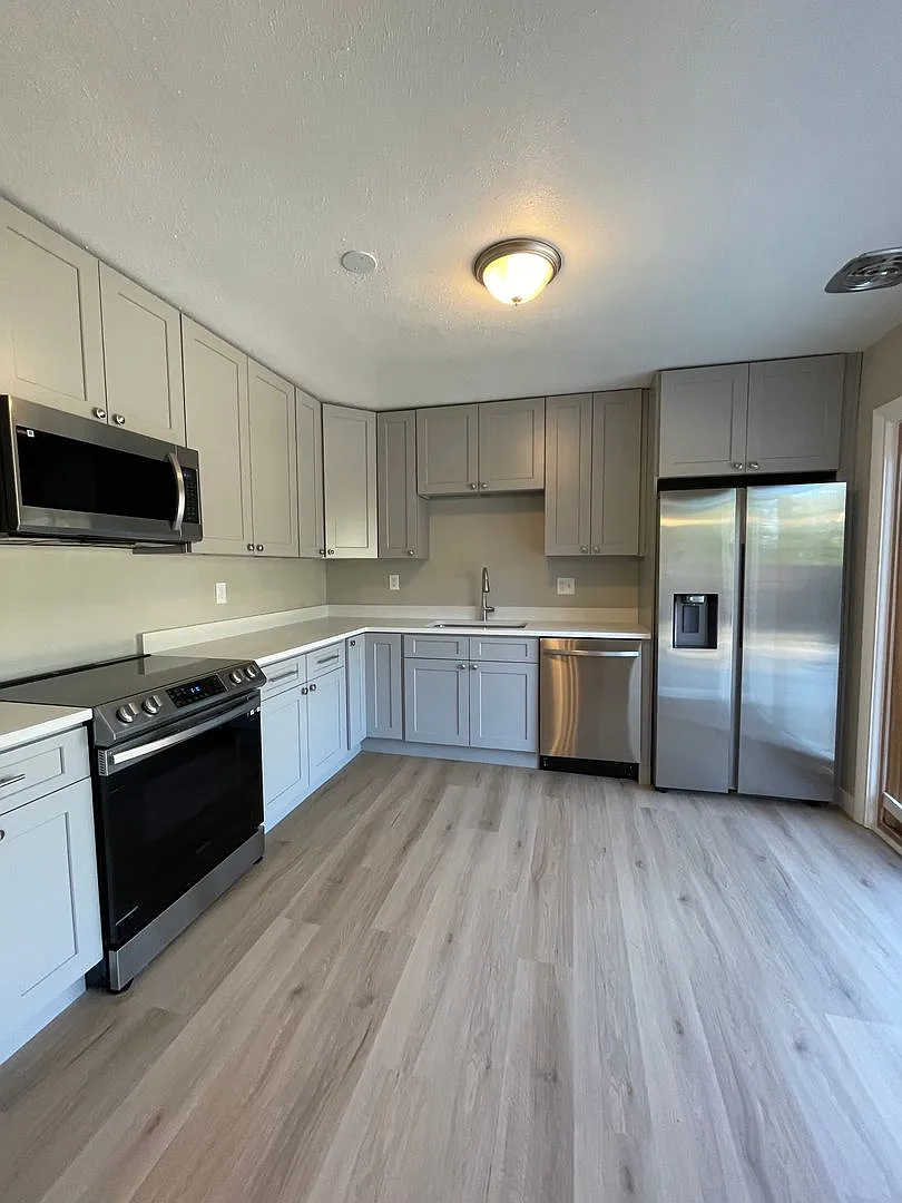 Beautiful 4 bed 2 Bath house in Aurora — Photo 2