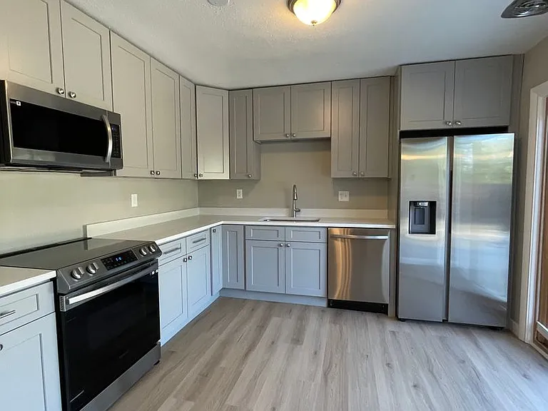 890 Revere St — Photo 2