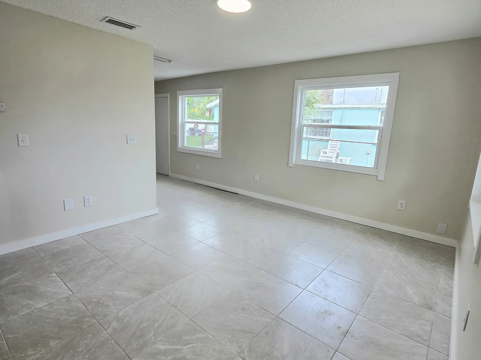 413 60th Avenue Dr E — Photo 2