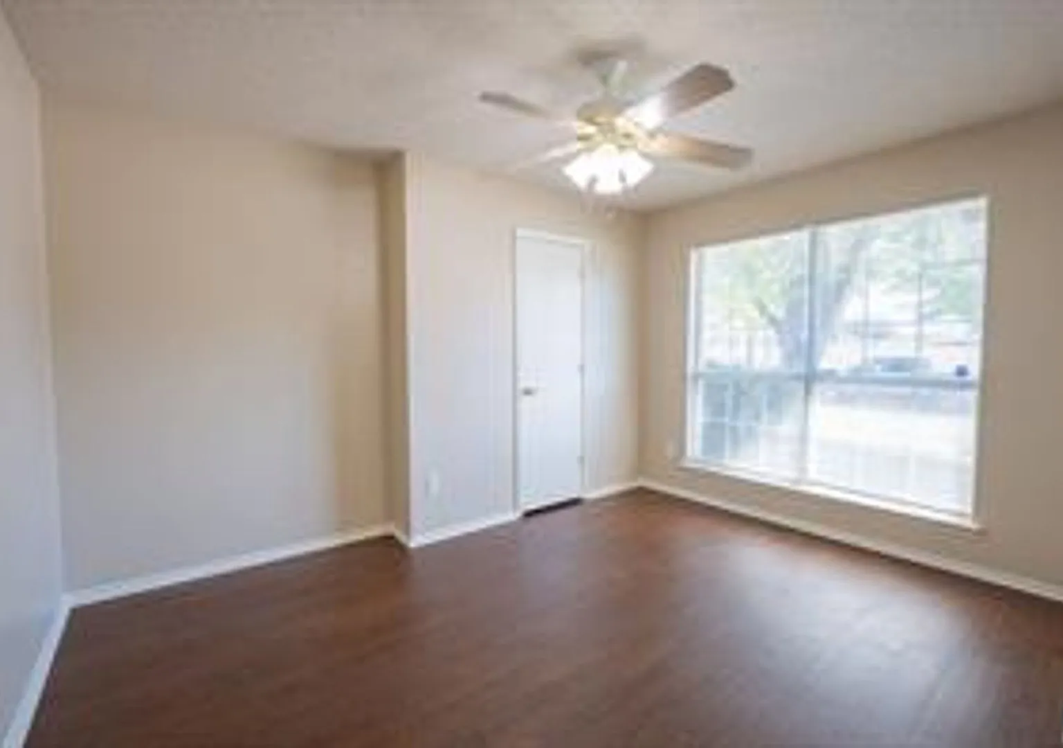 Great home for a great price in Lancaster! — Photo 3