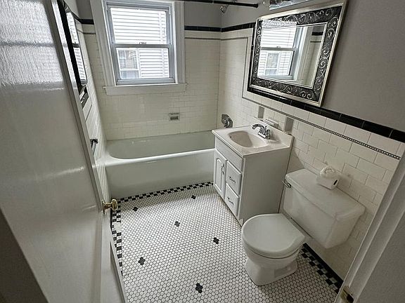 5th image of 13 Margin St #1