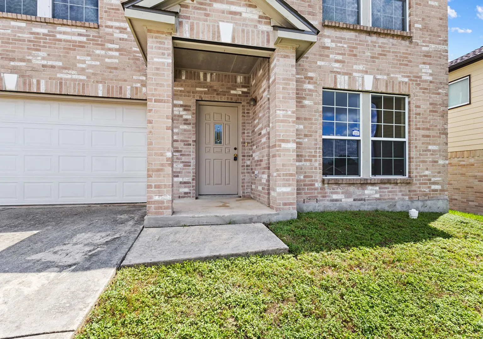 3 Bedroom/2.5 Bath Bluffs of Lookout Canyon Subdivision — Photo 3