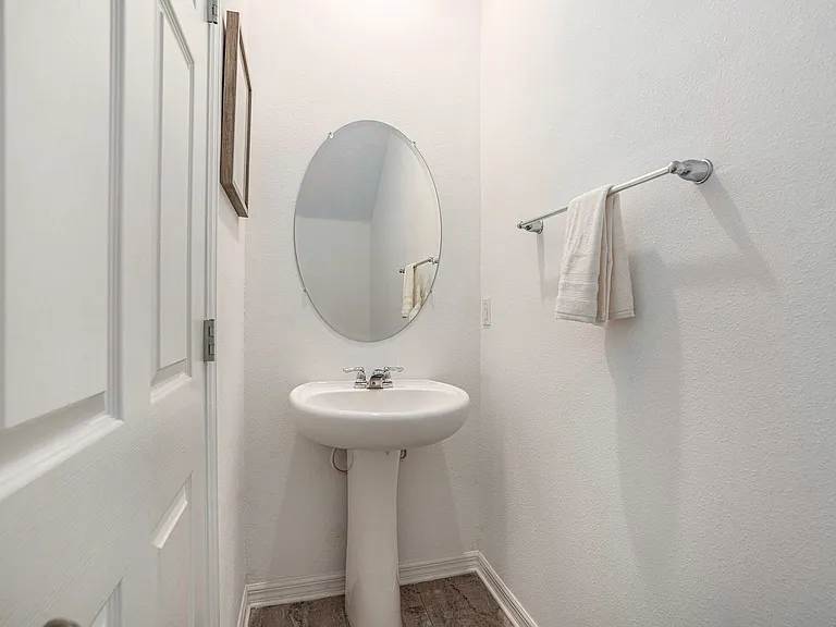 1105 Lady Gouldian Ct — Photo 29