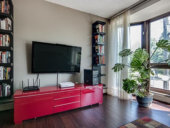 5th image of 504 W Franklin Ave APT 1D