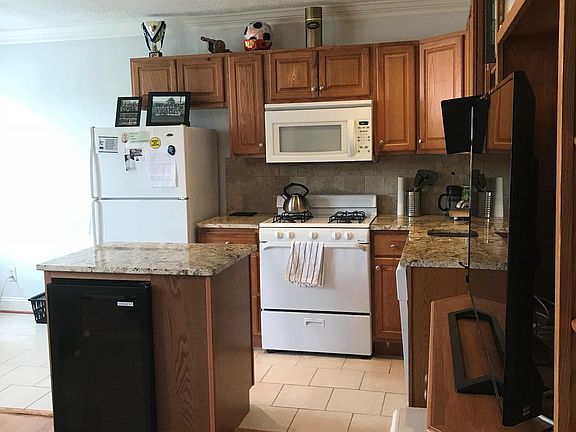 2nd image of 634 N Monroe St APT 3